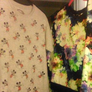 BUNDLE-9 tops, 1 sweatshirt